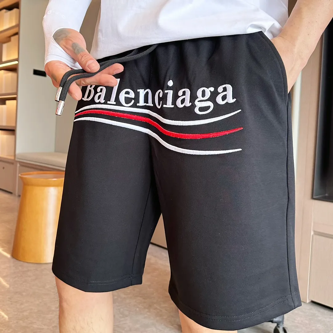 Balenciaga's three-standard complete 2026 summer New Arrival men's casual shorts, advanced custom-made Breathable fabric, Breathable fabric, extremely stretchy and comfortable, impeccable details, top-grade accessories, original logo design concept, delicate and soft feel! The upper body fit is awesome! Size: M-XXXL Please state your height and weight when ordering